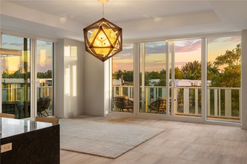 Condo in Miami Beach, Florida, 2 bedrooms  № 2154898 - photo 4