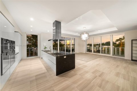 Condo in Miami Beach, Florida, 2 bedrooms № 2154898