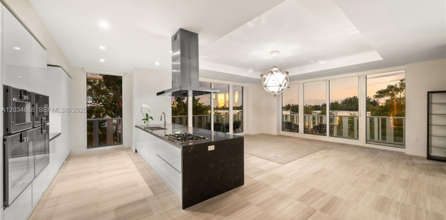 Condo in Miami Beach, Florida, 2 bedrooms  № 2154898