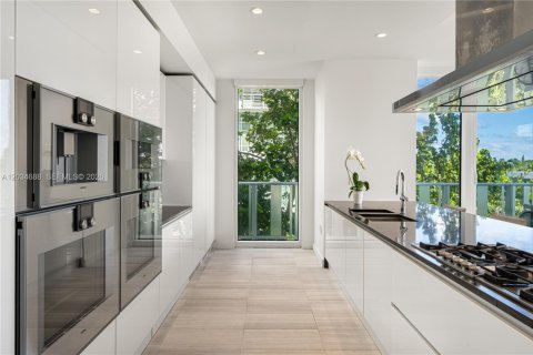 Condo in Miami Beach, Florida, 2 bedrooms  № 2154898 - photo 5