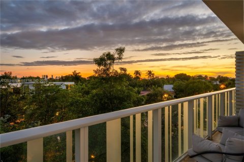 Condo in Miami Beach, Florida, 2 bedrooms  № 2154898 - photo 22