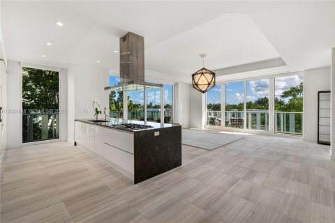 Condo in Miami Beach, Florida, 2 bedrooms  № 2154898 - photo 3