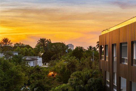 Condo in Miami Beach, Florida, 2 bedrooms  № 2154898 - photo 21