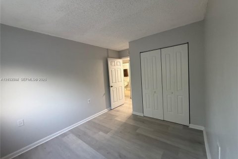 Снять в аренду квартиру в Уэст-Палм-Бич, Флорида 2 спальни, 65.77м2, № 2407236 - фото 3