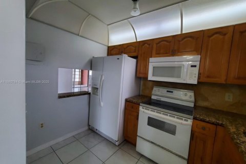 Condo in Sunrise, Florida, 2 bedrooms  № 1932135 - photo 7