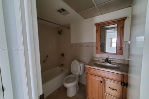 Condo in Sunrise, Florida, 2 bedrooms  № 1932135 - photo 5