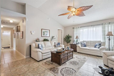 House in Deltona, Florida 3 bedrooms, 142.7 sq.m. № 2412721 - photo 4
