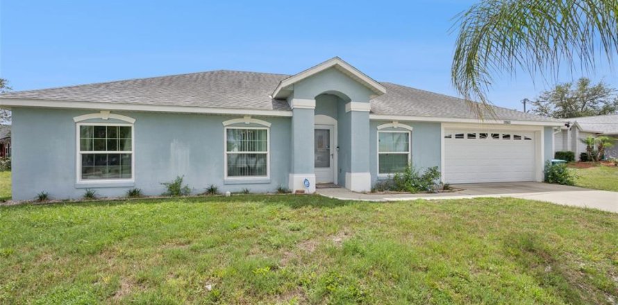 House in Deltona, Florida 3 bedrooms, 142.7 sq.m. № 2412721