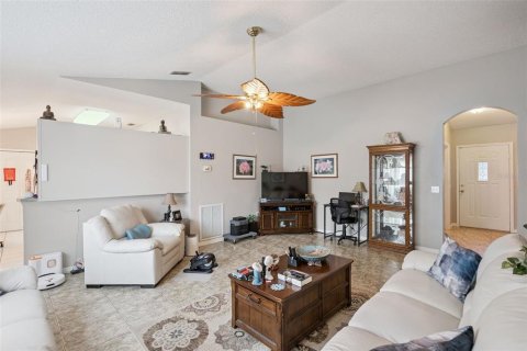 House in Deltona, Florida 3 bedrooms, 142.7 sq.m. № 2412721 - photo 3