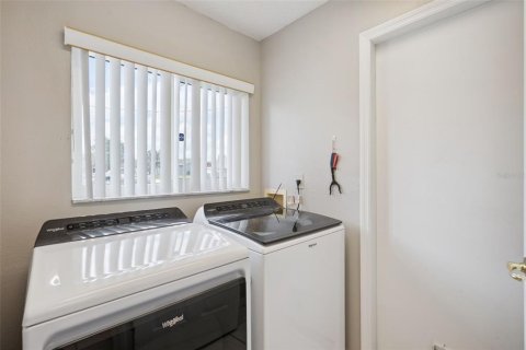 House in Deltona, Florida 3 bedrooms, 142.7 sq.m. № 2412721 - photo 7