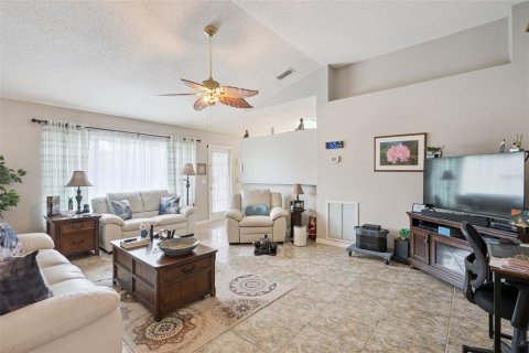House in Deltona, Florida 3 bedrooms, 142.7 sq.m. № 2412721 - photo 5