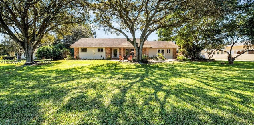 House in Southwest Ranches, Florida 6 bedrooms, 399.11 sq.m. № 1852284