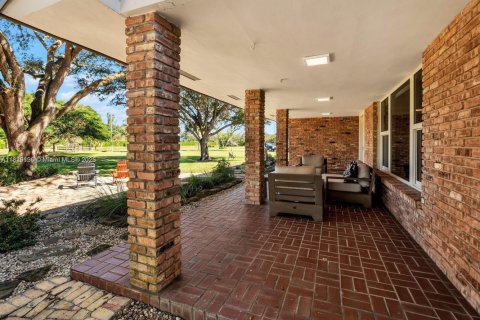 House in Southwest Ranches, Florida 6 bedrooms, 399.11 sq.m. № 1852284 - photo 6