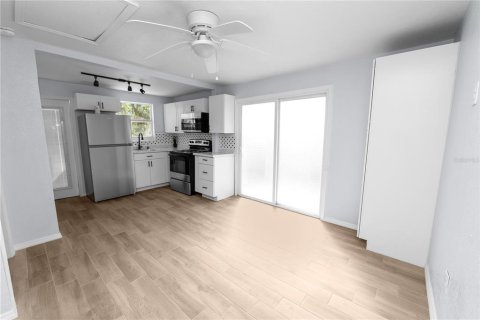 House in Lake Wales, Florida 3 bedrooms, 75.07 sq.m. № 1906378 - photo 6