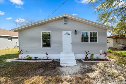 House in Lake Wales, Florida 3 bedrooms, 75.07 sq.m. № 1906378 - photo 1