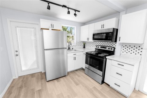 House in Lake Wales, Florida 3 bedrooms, 75.07 sq.m. № 1906378 - photo 7