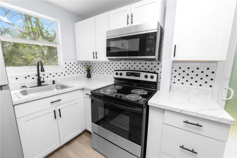 House in Lake Wales, Florida 3 bedrooms, 75.07 sq.m. № 1906378 - photo 9