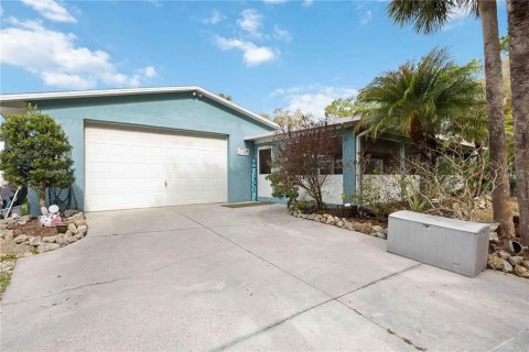House in North Port, Florida 3 bedrooms, 156.08 sq.m. № 2207456 - photo 2