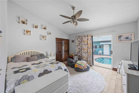 House in North Port, Florida 3 bedrooms, 156.08 sq.m. № 2207456 - photo 21