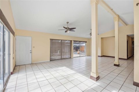 House in North Port, Florida 3 bedrooms, 156.08 sq.m. № 2207456 - photo 8