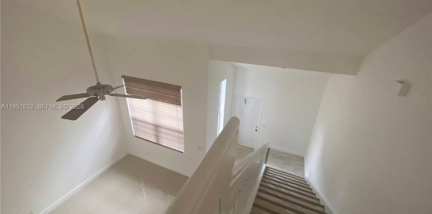 Таунхаус в Санрайз, Флорида 3 спальни, 130.06м2 № 2006062