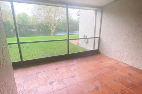 Снять в аренду таунхаус в Санрайз, Флорида 3 спальни, 130.06м2, № 2006062 - фото 22