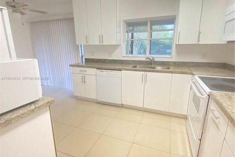 Снять в аренду таунхаус в Санрайз, Флорида 3 спальни, 130.06м2, № 2006062 - фото 6