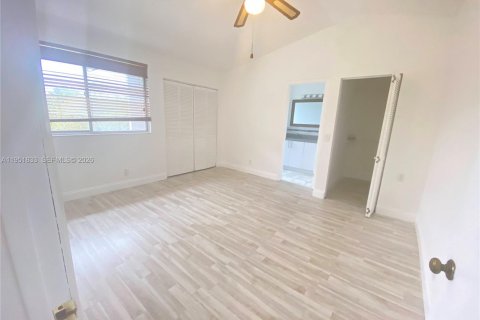 Снять в аренду таунхаус в Санрайз, Флорида 3 спальни, 130.06м2, № 2006062 - фото 15