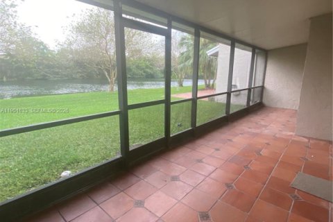 Снять в аренду таунхаус в Санрайз, Флорида 3 спальни, 130.06м2, № 2006062 - фото 24