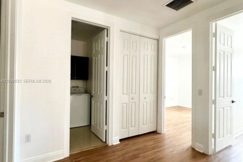 Снять в аренду виллу или дом в Дорал, Флорида 4 спальни, 248.42м2, № 2089422 - фото 12