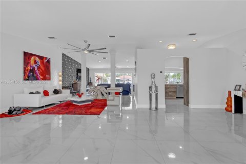 Casa en venta en Fort Lauderdale, Florida, 3 dormitorios, 262.45 m2 № 2150422 - foto 5