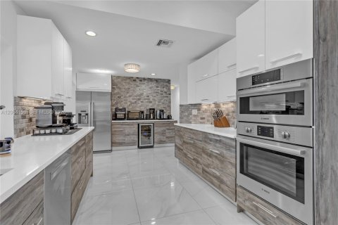 Casa en venta en Fort Lauderdale, Florida, 3 dormitorios, 262.45 m2 № 2150422 - foto 25