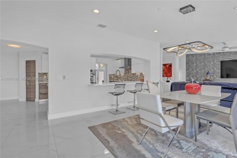 Casa en venta en Fort Lauderdale, Florida, 3 dormitorios, 262.45 m2 № 2150422 - foto 20