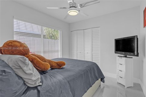Casa en venta en Fort Lauderdale, Florida, 3 dormitorios, 262.45 m2 № 2150422 - foto 30