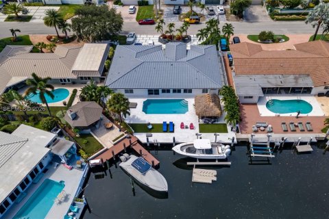 Casa en Fort Lauderdale, Florida 3 dormitorios, 262.45 m2 № 2150422