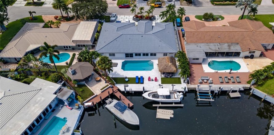 Casa en Fort Lauderdale, Florida 3 dormitorios, 262.45 m2 № 2150422