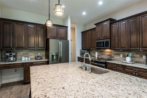 House in Wesley Chapel, Florida 3 bedrooms, 210.05 sq.m. № 1832978 - photo 14