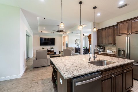 House in Wesley Chapel, Florida 3 bedrooms, 210.05 sq.m. № 1832978 - photo 12