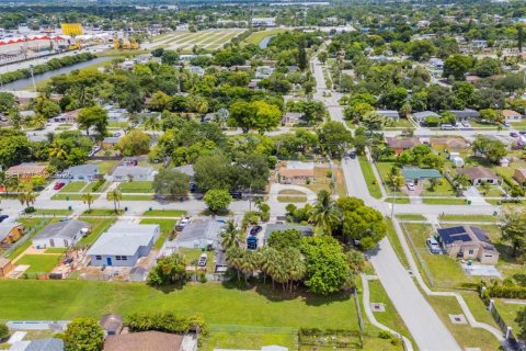Casa en venta en Lauderhill, Florida, 3 dormitorios, 71.16 m2 № 1990191 - foto 20