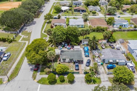 Casa en venta en Lauderhill, Florida, 3 dormitorios, 71.16 m2 № 1990191 - foto 10