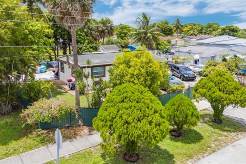 Casa en venta en Lauderhill, Florida, 3 dormitorios, 71.16 m2 № 1990191 - foto 29