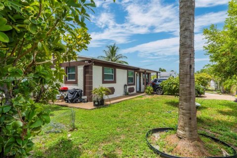 Casa en venta en Lauderhill, Florida, 3 dormitorios, 71.16 m2 № 1990191 - foto 2