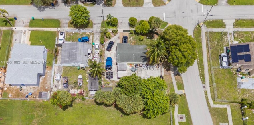 Casa en Lauderhill, Florida 3 dormitorios, 71.16 m2 № 1990191