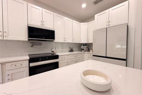House in Mount Dora, Florida 4 bedrooms, 226.59 sq.m. № 2229149 - photo 6