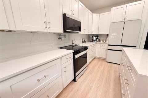 House in Mount Dora, Florida 4 bedrooms, 226.59 sq.m. № 2229149 - photo 7