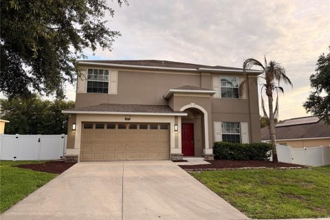 House in Mount Dora, Florida 4 bedrooms, 226.59 sq.m. № 2229149
