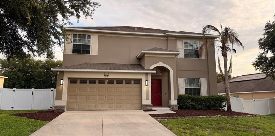 House in Mount Dora, Florida 4 bedrooms, 226.59 sq.m. № 2229149