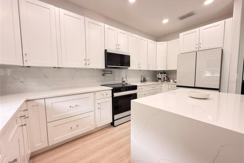 House in Mount Dora, Florida 4 bedrooms, 226.59 sq.m. № 2229149 - photo 5