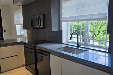 Casa en alquiler en Hollywood, Florida, 3 dormitorios, 197.7 m2 № 1940448 - foto 5