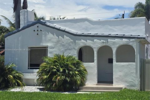 Casa en alquiler en Hollywood, Florida, 3 dormitorios, 197.7 m2 № 1940448 - foto 1